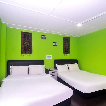 Spot On 89929 Tropical Lodge Kuching Exterior photo