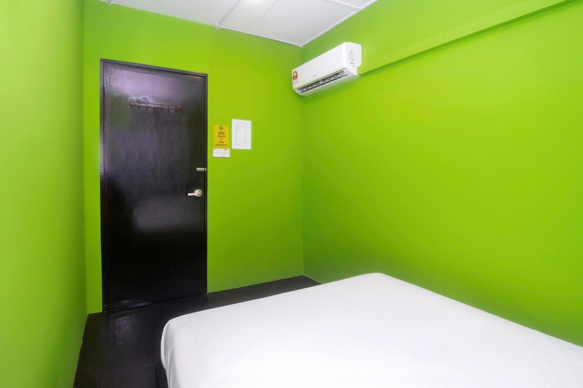 Spot On 89929 Tropical Lodge Kuching Exterior photo