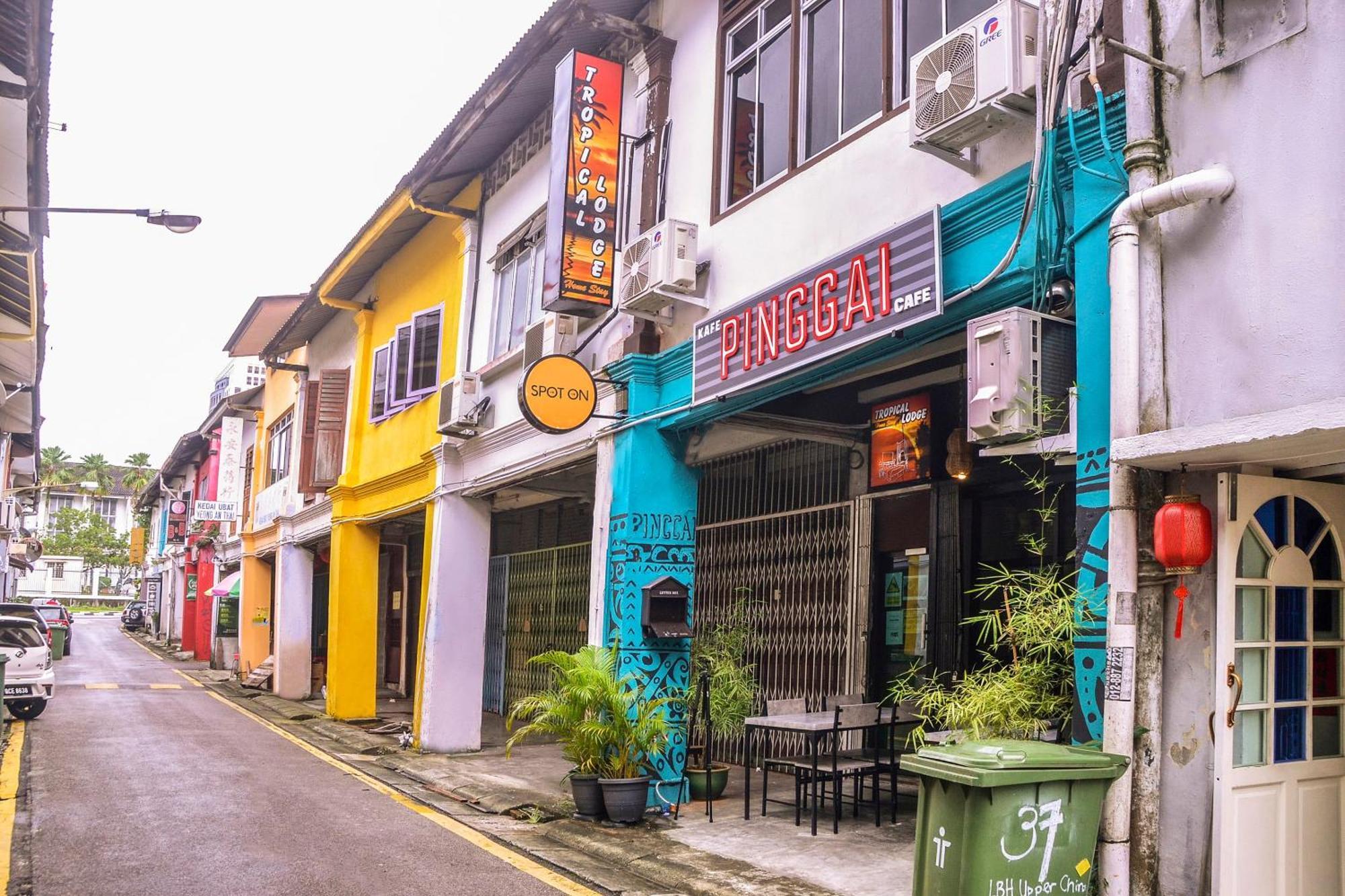 Spot On 89929 Tropical Lodge Kuching Exterior photo