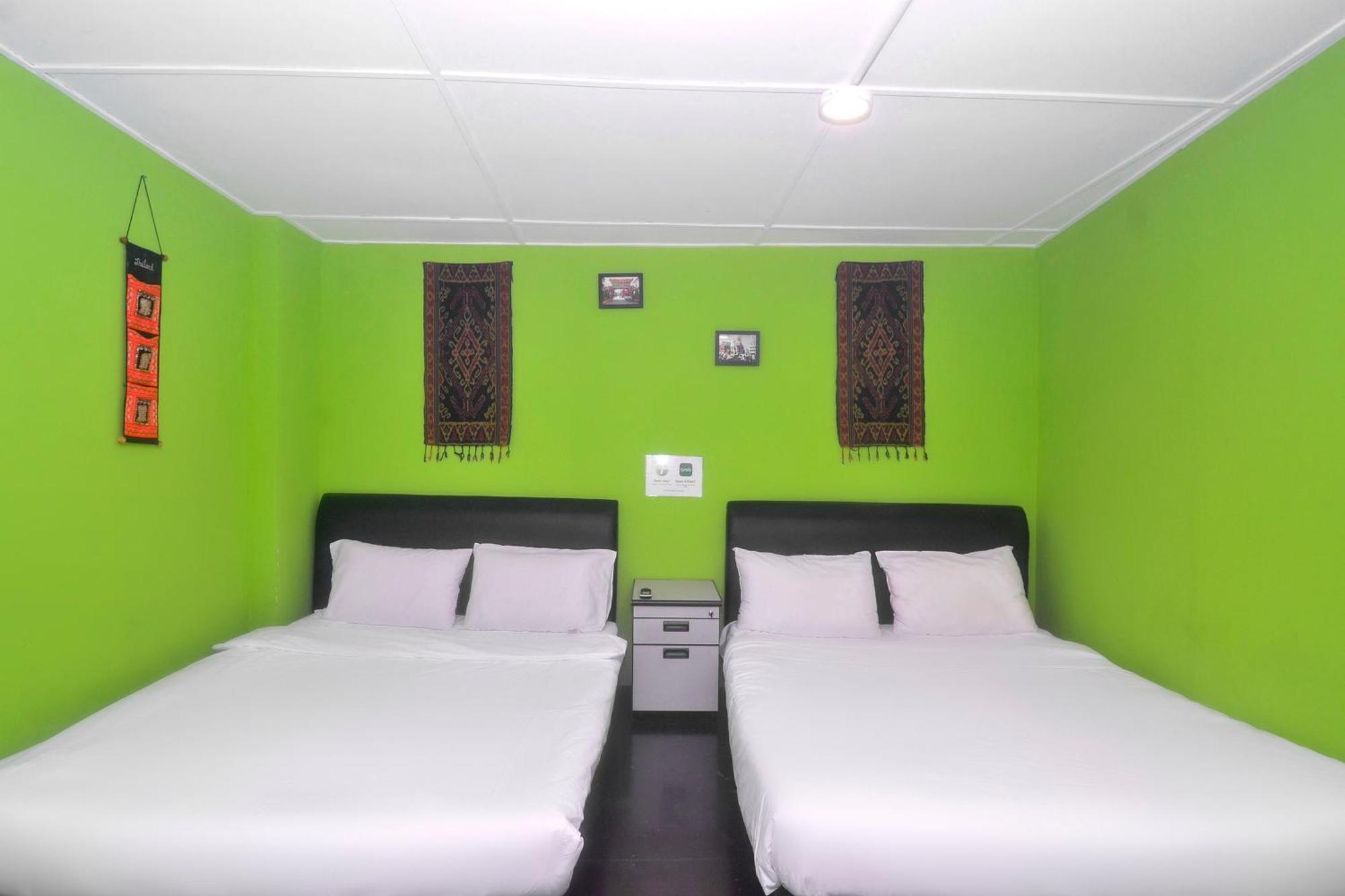 Spot On 89929 Tropical Lodge Kuching Exterior photo